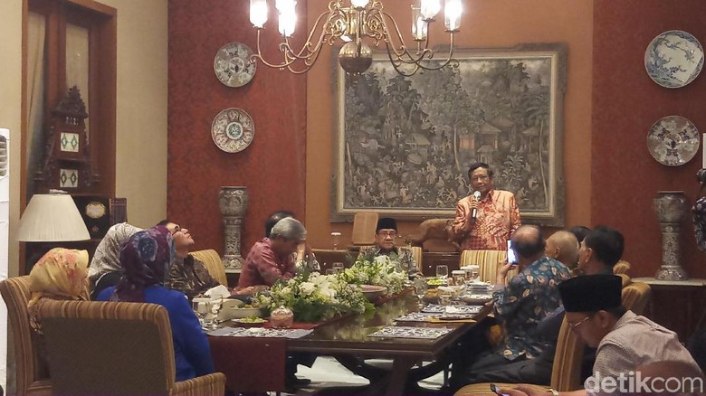 Syukuran KAHMI, Mahfud Curhat Tak Dipilih Menteri oleh SBY-Batal Jadi Wapres Syukuran KAHMI, Mahfud Curhat Tak Dipilih Menteri oleh SBY-Batal Jadi Wapres