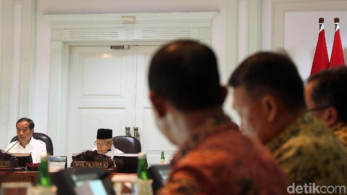 Presiden Joko Widodo panggil sejumlah menteri untuk bahas peringkat kemudahan berusaha di Indonesia. Wishnutama hingga Edhy Prabowo hadir di rapat tersebut.