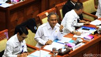 Hal senada turut disampaikan oleh anggota Komisi III DPR dari Fraksi PDIP Masinton Pasaribu, ia mengatakan jika BNN tak bisa memberantas narkoba maka lebih baik dibubarkan atau dileburkan bersama kepolisian. Ia menambahkan dengan kelengkapan dan sumber daya yang cukup yang dimiliki BNN seharusnya dapat digunakan untuk memerangi narkoba di Indonesia.