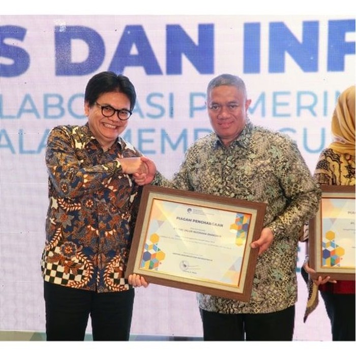 Jelang HUT Ke-29, JNE Terima Kado Indah dari Kemenkominfo