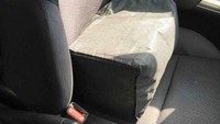 Disediakan juga kotak makanan kalau traveler hendak menyimpan makanan. Untuk toilet, disediakan toilet tamu di rumah sang pemilik. (dok. airbnb)