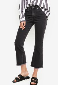 5 Tren Celana Jeans yang Tak Akan Ketinggalan Zaman