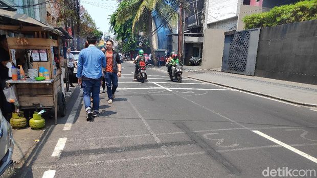 Marka Serobot Jalan Juanda Jakpus Sudah Dihapus, Mobil-Motor Masih Parkir