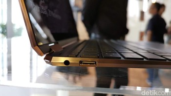 Layarnya berukuran 13,3 inch yang menggunakan panel OLED pada varian tertingginya dan resolusi hingga 4K. Foto: detikINET/Anggoro Suryo Jati