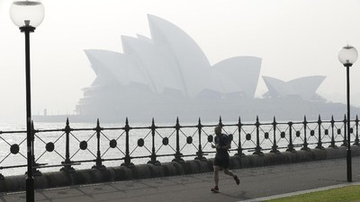 Sydney Opera House Menghilang Ketutup Kabut Asap