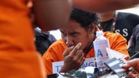 Findra Yunico memperagakan sejumlah adegan.