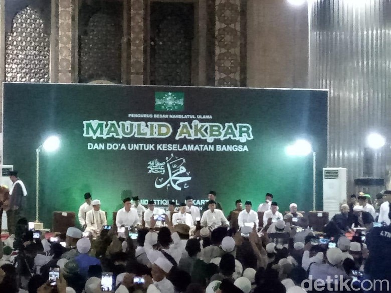 Saat Anies Disapa Sayyidil Habib oleh Ketum PBNU di Acara Maulid Nabi Saat Anies Disapa Sayyidil Habib oleh Ketum PBNU di Acara Maulid Nabi