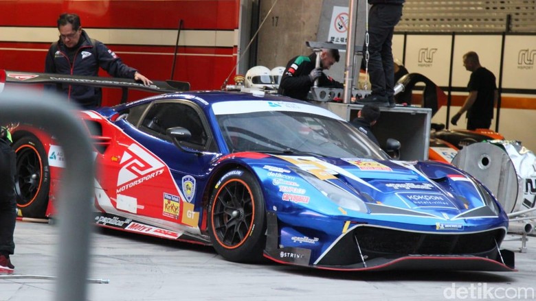 Duo pebalap Indonesia Rio Haryanto dan David Tjipto siap berlarga di Asia Le Mans. Foto: Ridwan Arifin/detikOto Duo pebalap Indonesia Rio Haryanto dan David Tjipto siap berlarga di Asia Le Mans. Foto: Ridwan Arifin/detikOto