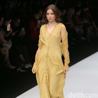 Desainer Jeffry Tan mempersembahkan koleksi terbarunya dalam tema Borderless di ajang Jakarta Fashion Week 2020, Senayan City, Jakarta. Senin [28/10/2019]. Foto: Rachman Haryanto/detikcom