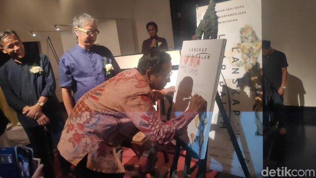 Buka Pameran Lukisan Butet-Widiyatno, Mahfud Singgung Bangsa yang Selalu Stres