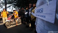 Findra menolak melihat wajah korban ketika diminta penyidik. Saat penyiraman dilakukan, ia memalingkan muka.