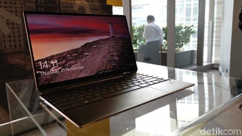 Serta desain baru yang berbeda dengan laptop pada umumnya, seperti membenamkan port USB pada sudut kanan atas laptop. Foto: detikINET/Anggoro Suryo Jati