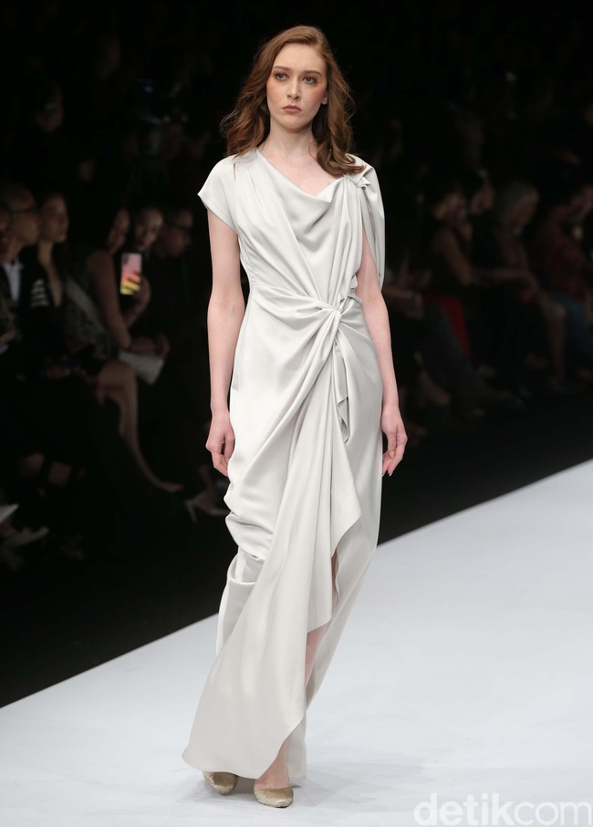 Desainer Jeffry Tan mempersembahkan koleksi terbarunya dalam tema Borderless di ajang Jakarta Fashion Week 2020, Senayan City, Jakarta. Senin [28/10/2019]. Foto: Rachman Haryanto/detikcom