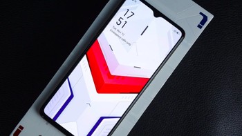 Ponsel ini memiliki bentang layar 6,5 inch dengan dengan resolusi 2.400x1.080 dengan layar AMOLED dengan refresh rate 90Hz. Layarnya memiliki waterdrop notch tempat kamera depan. Foto: Gizmochina
