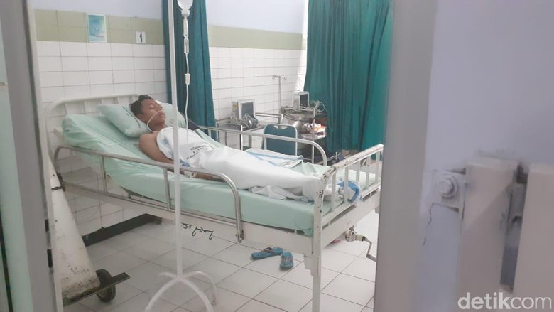 Ganjar Jamin Biaya Pengobatan Korban Aula Roboh di SMKN 1 Miri Sragen Ganjar Jamin Biaya Pengobatan Korban Aula Roboh di SMKN 1 Miri Sragen