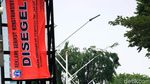 Pemprov DKI Segel tiang-tiang Reklame yang Melanggar