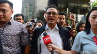 Rahmad memang pernah bersaksi dalam persidangan di Pengadilan Tipikor Jakarta, tepatnya pada Rabu (4/9). Saat itu Rahmad mengaku pernah bertemu Bowo di salah satu restoran tetapi menepis pembahasan tertentu dengan alasan datang terlambat.