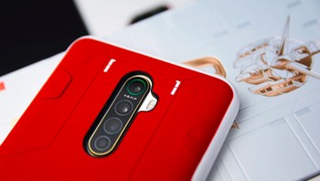 Buat para penggemar Gundam, ponsel ini sepertinya wajib dimiliki. Foto: Gizmochina