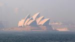 Sydney Opera House Menghilang Ketutup Kabut Asap