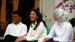 Senyum Putri Tanjung saat Diperkenalkan Sebagai Stafsus Jokowi