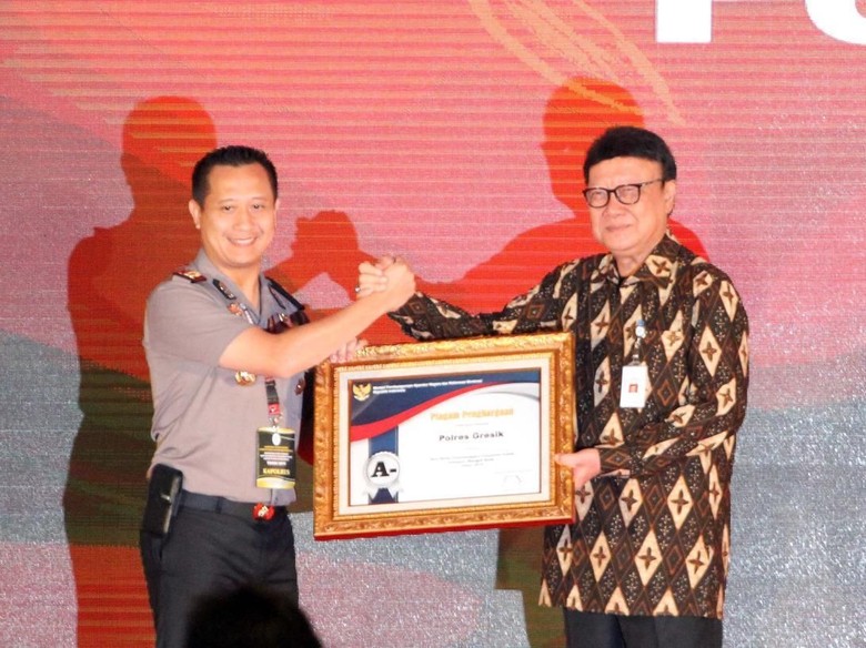 Pelayanan Publik Polres Gresik Diganjar Penghargaan oleh KemenPAN-RB Pelayanan Publik Polres Gresik Diganjar Penghargaan oleh KemenPAN-RB