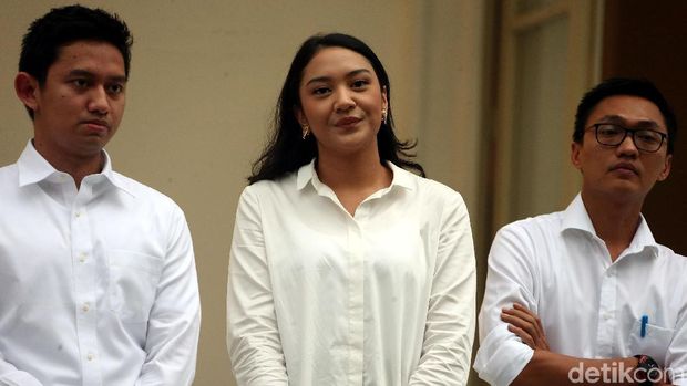 Jokowi kenalkan staf khusus presiden / 
