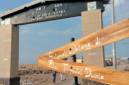 Pulau di Sumbawa yang disebut terpadat di dunia.
