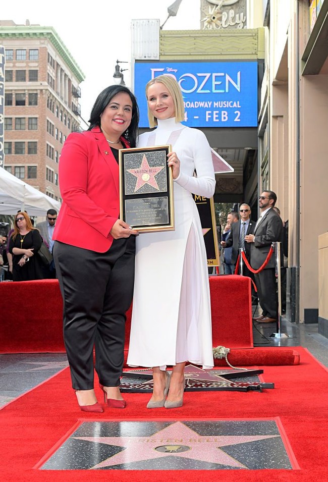 Kristen adalah orang ke-26.882 yang mendapat penghargaan tersebut pada kategori motion pictures and live theatre/performance. Saya sangat bersyukur bisa menerima penghargaan ini di jalanan dimana Pretty Woman menjual tubuhnya demi uang. Bagaikan sebuah mimpi, kata Kristen berseloroh. (Foto: Getty Images)