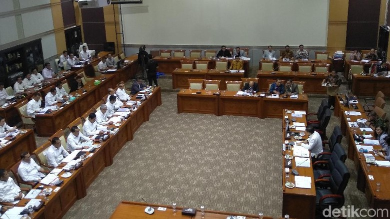 Komisi III Cecar BNPT soal Aksi Teror: Kenapa Bunyi Dulu Baru Dikejar? Komisi III Cecar BNPT soal Aksi Teror: Kenapa Bunyi Dulu Baru Dikejar?