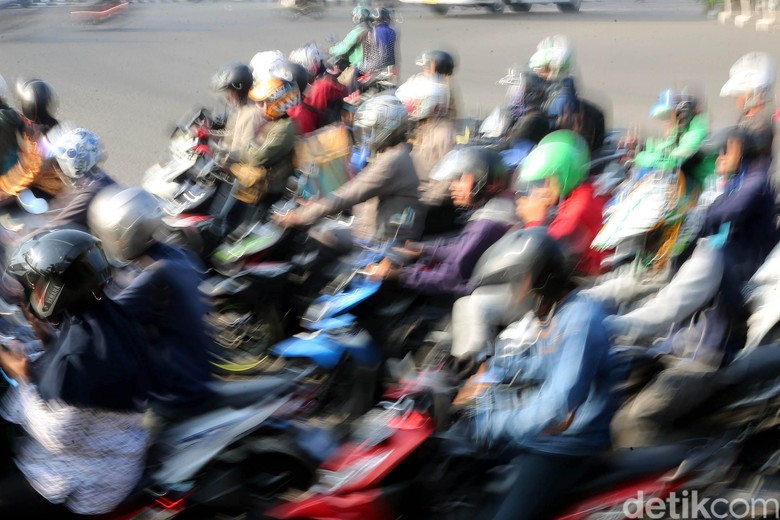 Penjualan Motor Meningkat 3,5 Persen Per Oktober 2019 Data Asosiasi Industri Sepeda Motor Indonesia (AISI) menunjukkan kenaikan penjualan motor per Oktober 2019 naik 3,5 persen dibanding 2018.