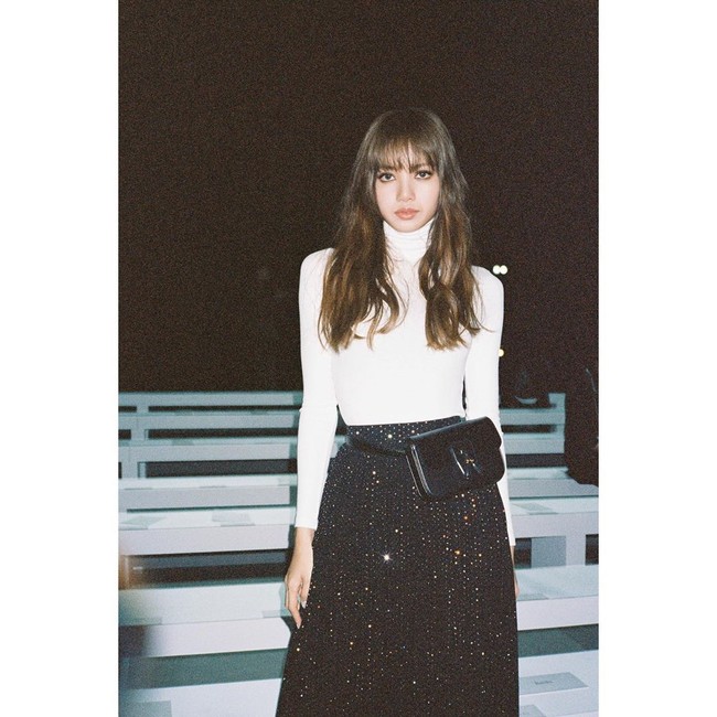 Blackpink sendiri dikenal sebagai salah satu girl group paling stylish. Keempat membernya juga sering diundang ke berbagai acara fashion dan disponsori oleh brand-brand high end. Foto: Instagram @lalalalisa_m