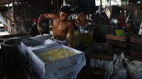Sampah plastik impor tersebut digunakan para pengusaha tahu karena disebut mampu mengurangi biaya produksi. Meski dapat menekan biaya produksi, penggunaan sampah plastik sebagai bahan bakar pembuatan tahu ini menimbulkan persoalan lain, yaitu polusi asap hasil produksi tahu tersebut yang dapat mengganggu kesehatan, khususnya sistem pernapasan warga sekitar yang berada di sekitar pabrik tahu tersebut.