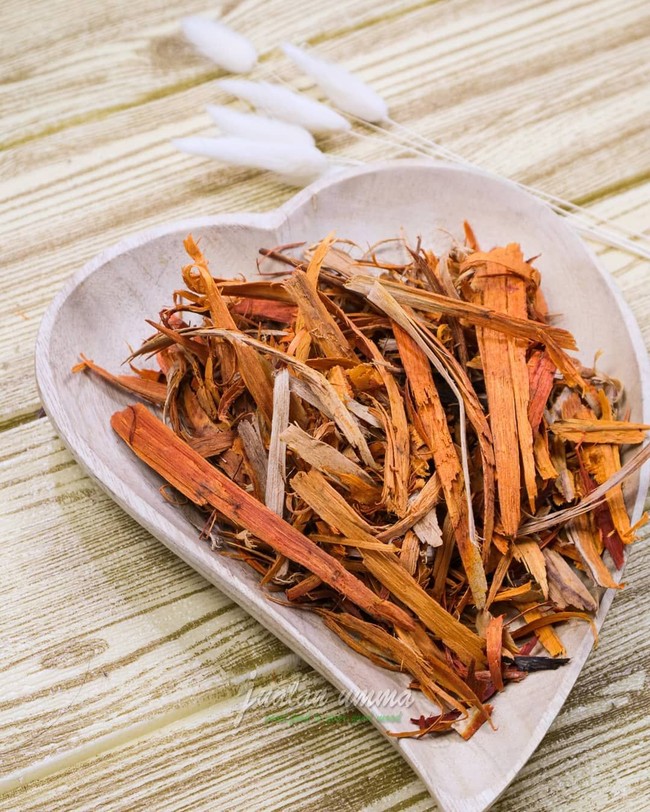 Selain Beri Warna Merah, Kayu Secang Juga Punya Banyak Khasiat