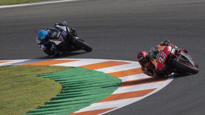 Marc Marquez dan Alex Marquez di hari kedua tes MotoGP Valencia. (Foto: Mirco Lazzari gp/Getty Images) Marc Marquez dan Alex Marquez di hari kedua tes MotoGP Valencia. (Foto: Mirco Lazzari gp/Getty Images)