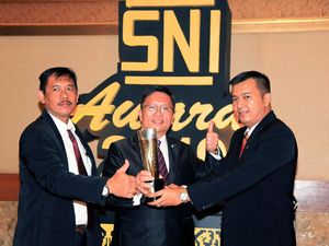Dua Menteri Hadiri SNI Award