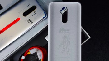 Jika ingin mendapatkan pernak-pernik gamepad Gundam, pengguna harus menambah sekitar Rp 588 ribu. Foto: Gizmochina