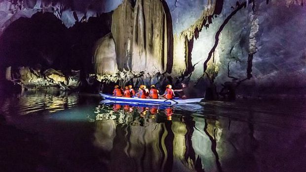 Sungai ini ada di dalam gua