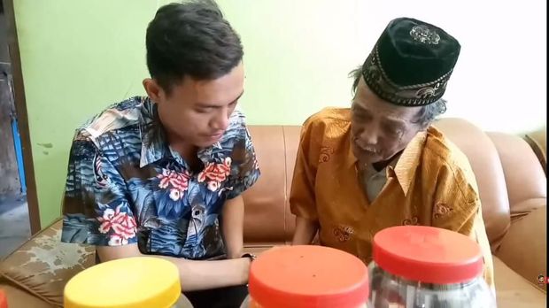 Ini Tampang YouTuber Iyus Sinting yang Tendangi Kakeknya Sendiri