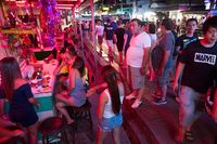 Thailand Lagi 'Tobat', Malah Ada Turis Bercinta di Pantai