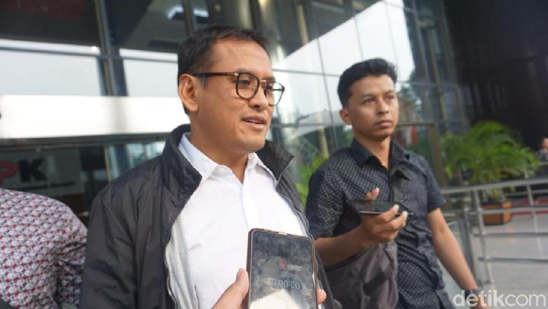 Dirut Petrokimia Usai Diperiksa KPK: Saya Hanya Dikait-kaitkan Bowo Sidik Dirut Petrokimia Usai Diperiksa KPK: Saya Hanya Dikait-kaitkan Bowo Sidik