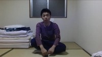 Salah satu momen pengunjung saat live streaming di dalam ruangan. (one dollar hotel/youtube)