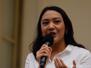Gagas Gerakan #BangsaKuat, Putri Tanjung Bagikan 2.000 Makanan ke Tenaga Medis