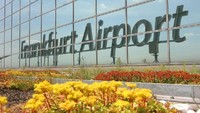 Terakhir, ada Bandara Internasional Frankfurt di Jerman yang disebut sebagai salah satu yang tersehat dan membahagiakan. Salah satu alasannya adalah keberadaan teras terbuka dengan kebun bunga warna-warni (Frankfurt International Airport)