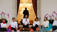 Siluet patung Jenderal Sudirman di Istana Merdeka, Jakarta Pusat.