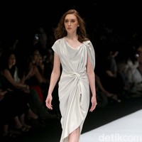 Desainer Jeffry Tan mempersembahkan koleksi terbarunya dalam tema Borderless di ajang Jakarta Fashion Week 2020, Senayan City, Jakarta. Senin [28/10/2019]. Foto: Rachman Haryanto/detikcom