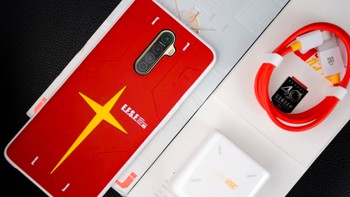 Bukan cuma desain yang mengambil inspirasi dari Gundam, jeroan smartphone ini juga segarang robot raksasa tersebut. Foto: Gizmochina