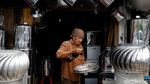 Lika-liku Bisnis Dandang di Kawasan Cawang