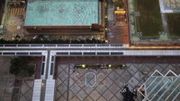 Diketahui masih ada puluhan demonstran yang hingga kini masih bertahan di dalam kampus Universitas Politeknik Hong Kong (PolyU) meski kawasan tersebut kini telah dikepung oleh polisi. Kin Cheung/AP Photo.