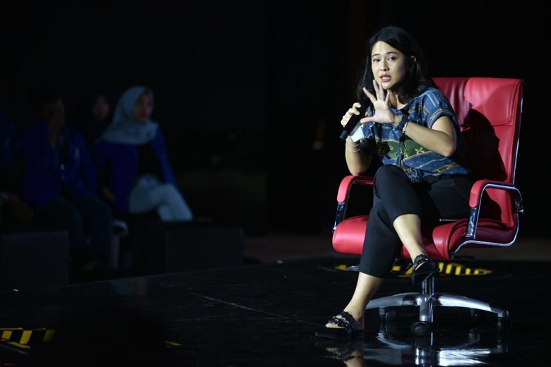 Dian Sastro & Angkie Yudistia Berbagi Kisah Jadi Relawan Dian Sastro & Angkie Yudistia Berbagi Kisah Jadi Relawan