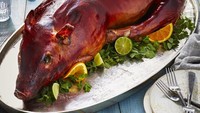 Bukan kambing guling, orang-orang Meksiko dan Filipina biasanya menyajikan babi panggang utuh yang lengkap dengan kuping hingga bagian mata. oto: Istimewa